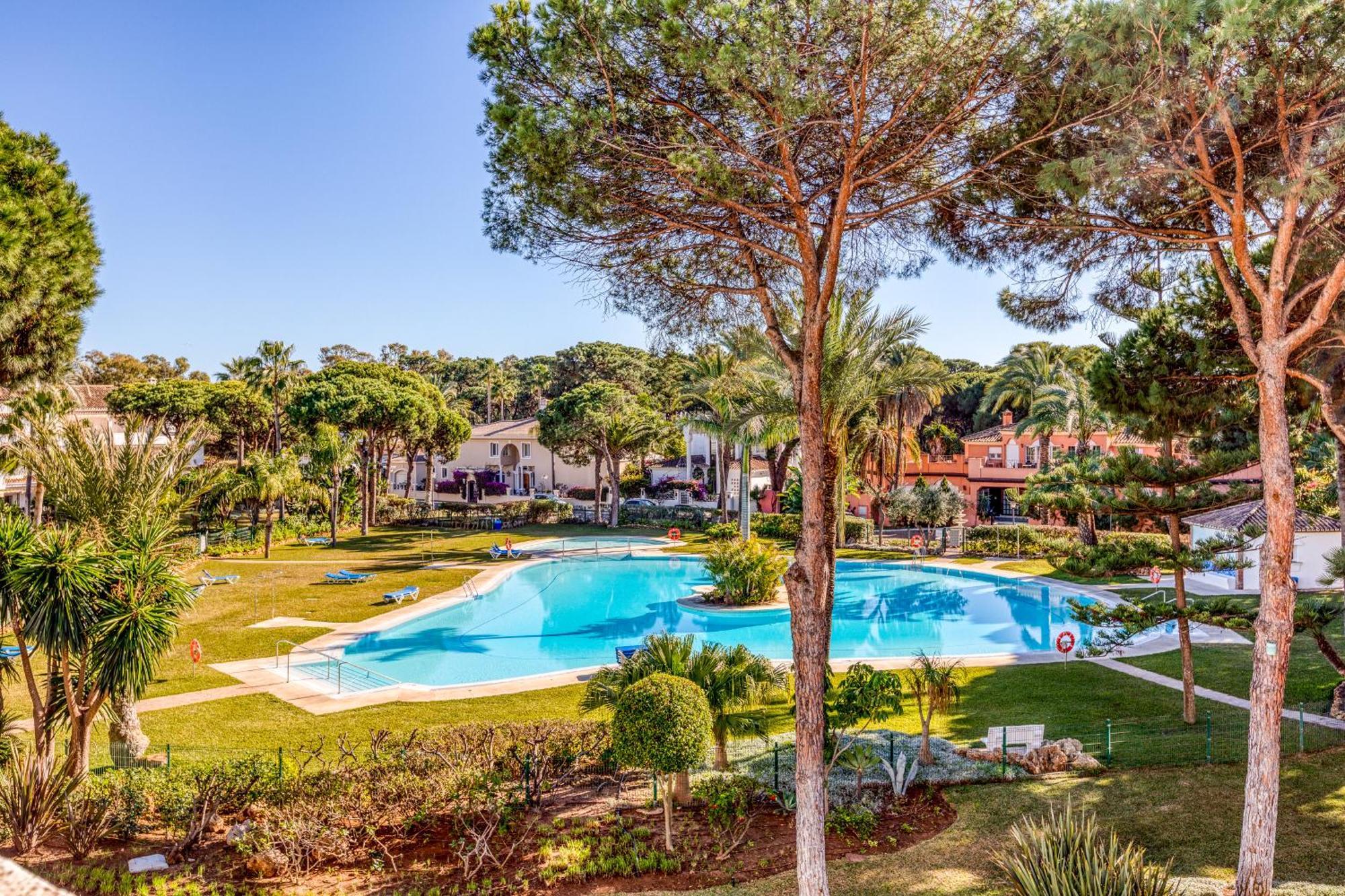 Life El Presidente Penthouse Pool View Apartment Estepona Luaran gambar