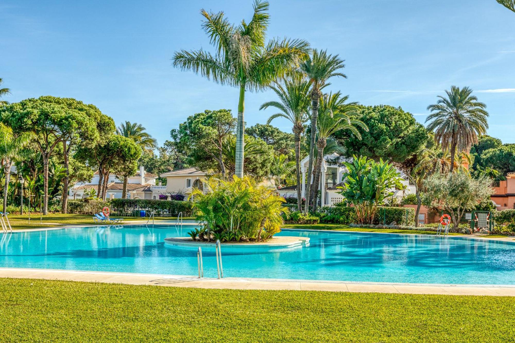 Life El Presidente Penthouse Pool View Apartment Estepona Luaran gambar