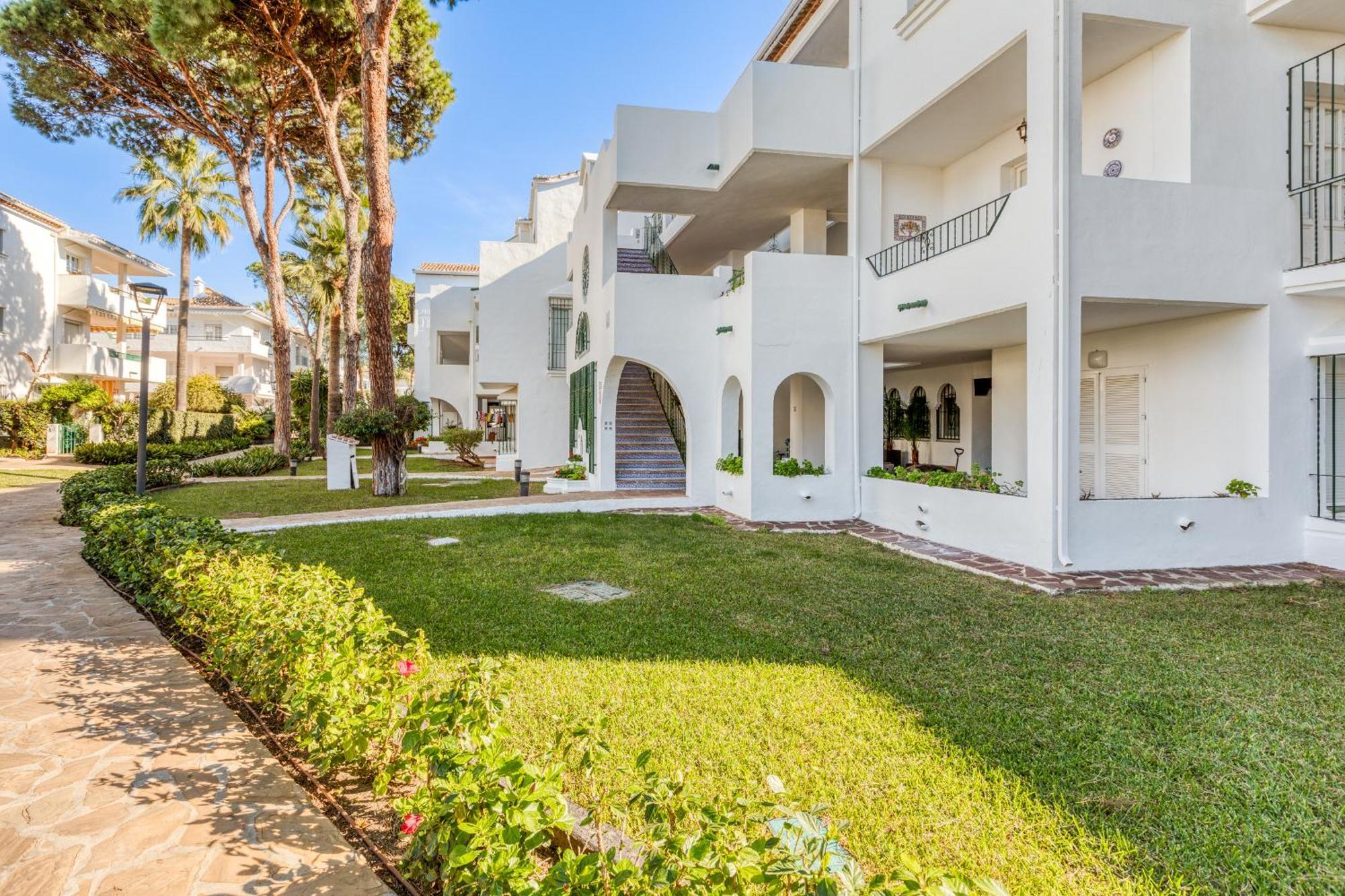 Life El Presidente Penthouse Pool View Apartment Estepona Luaran gambar