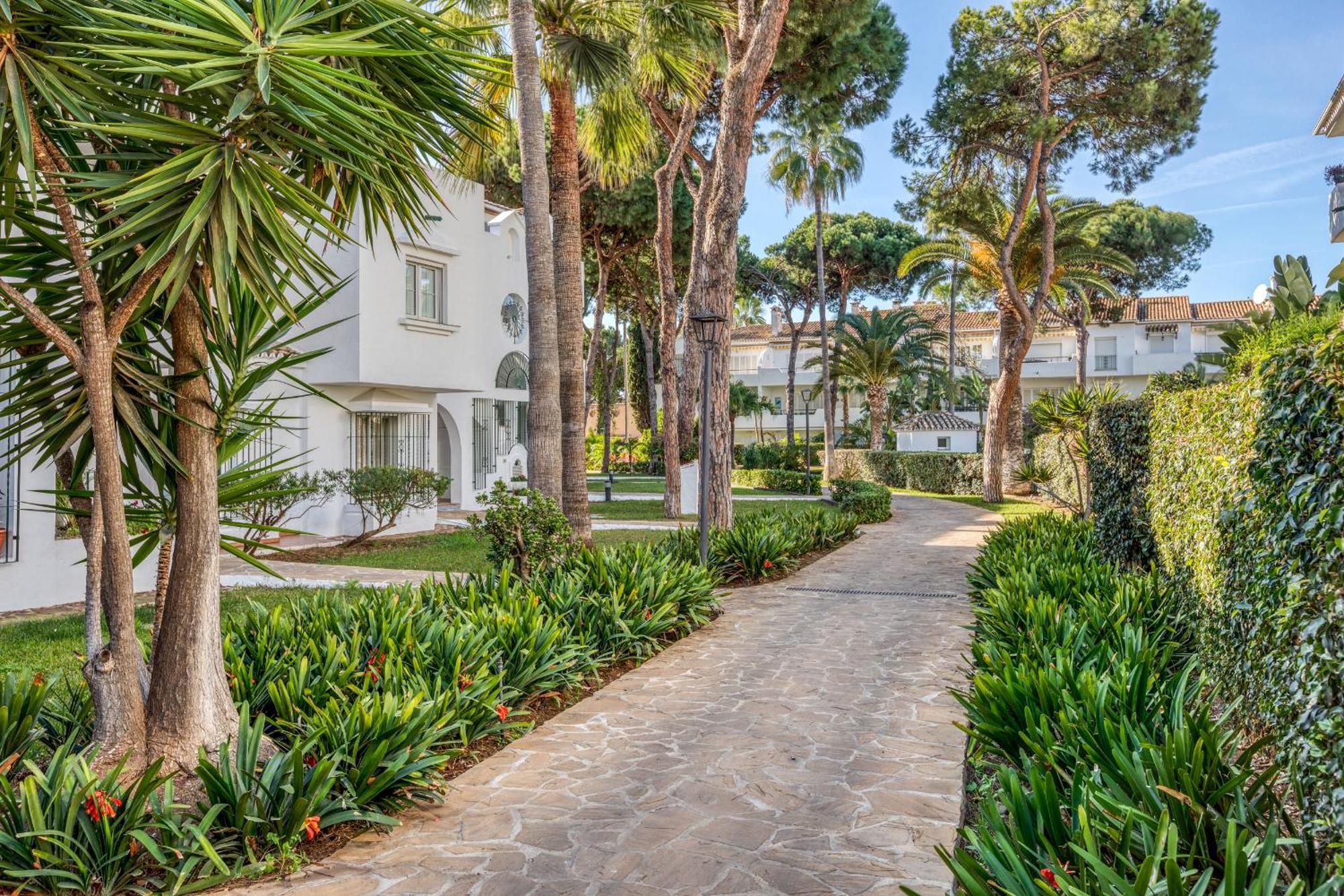 Life El Presidente Penthouse Pool View Apartment Estepona Luaran gambar